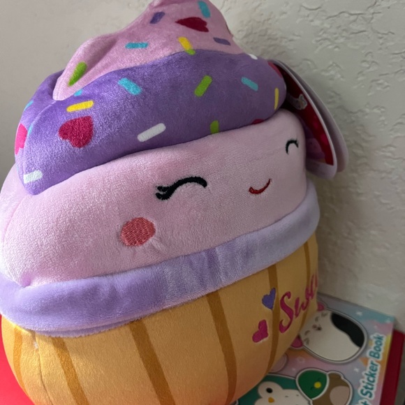 18. Kimmie The Cupcake 8” Squishmallow - Picture 4 of 4